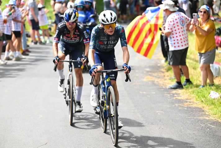 Primož Roglič und Jonas Vingegaard, hier bei der Tour de France 2024, treffen bei der Algarve-Rundfahrt aufeinander
