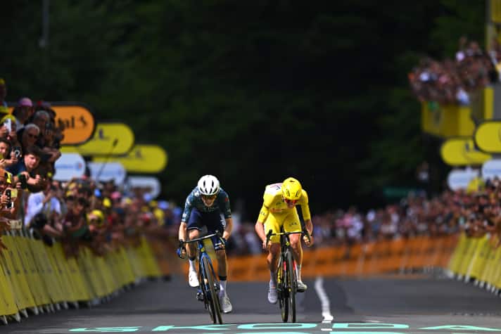 Den Sprint nach Le Lioran gewann 2024 Jonas Vingegaard (Team Visma - Lease a Bike) knapp vor Tadej Pogačar (UAE Team Emirates - XRG)