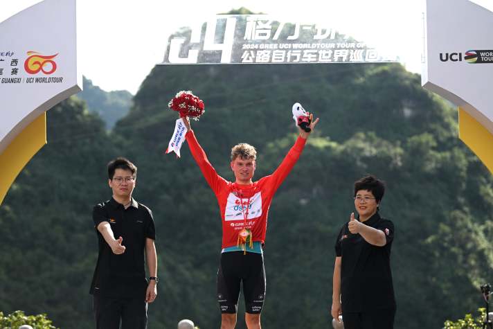 Mit dem Sieg auf der 5. Etappe der Tour of Guangxi übernahm Lennert Van Eetvelt auch die Gesamtwertung und hat vor dem letzten Teilstück gute Chancen, die Rundfahrt zu gewinnen.