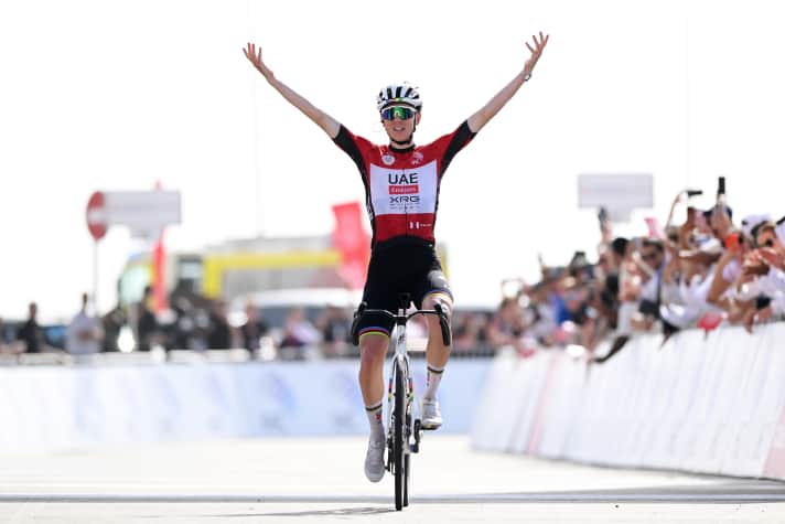 Weit voraus: Tadej Pogačar bei seinem Sieg auf dem Jebel Hafeet bei der UAE Tour
