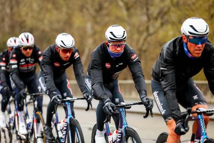 Auch die 6. Etappe über 209 Kilometer war eine nasse Angelegenheit bei Paris-Nizza.