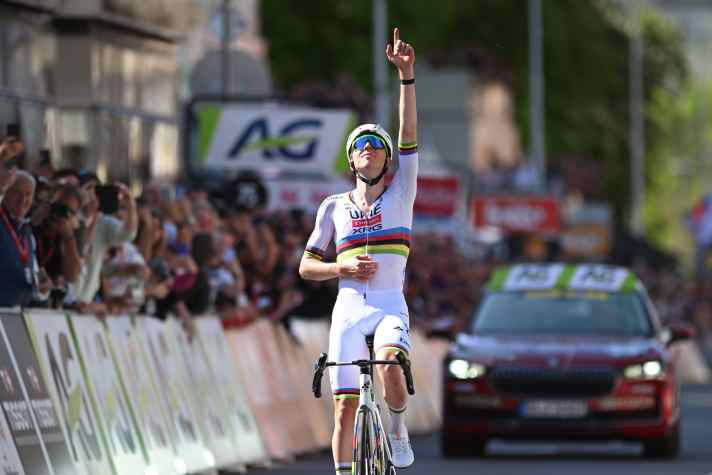 Mehr als die Hälfte der Siege des UAE Team Emirates - XRG sind von WorldTour-Rennen - Hier der Sieg von Tadej Pogačar beim Eintagesrennen Lüttich-Bastogne-Lüttich