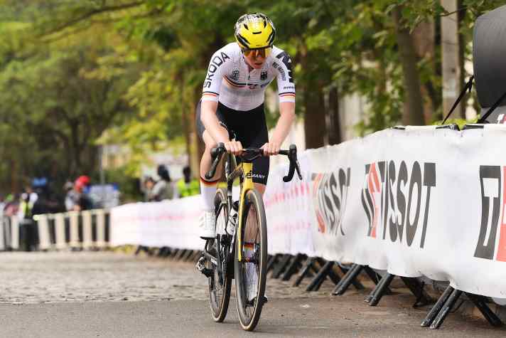 Linda Riedmann beendete eine gute deutsche Mannschaftsleistung mit einem Top-10-Resultat im Straßenrennen der U23-Frauen.