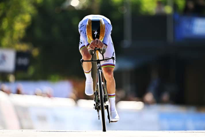 Windschnittig: Remco Evenepoel distanzierte alle Konkurrenten im Kampf gegen die Uhr deutlich