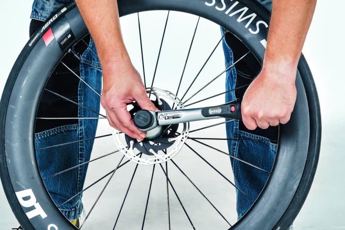 Campagnolo, Shimano und SRAM verwenden einen einheitlichen Lockring zur Befestigung der Bremsscheibe.