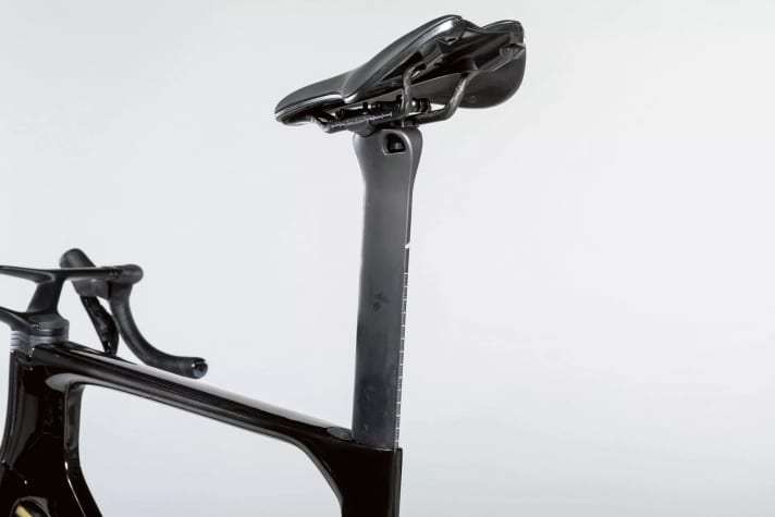 Unnachgiebig: Die flächige Aero-Stütze gibt kaum nach. Profis stört das weniger als Hobbyfahrer.