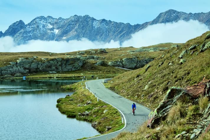 Hochalpin: Die Landschaft am Gavia-Pass fasziniert mit ihrer kargen Wildheit.