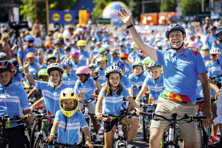 Nachwuchsförderung: Jens Voigt machte als prominenter Animateur den Kindern Beine.