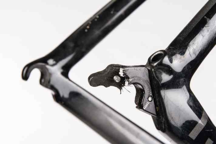 Ein Carbon-Schaden bei einem Rose Xeon-Rahmen