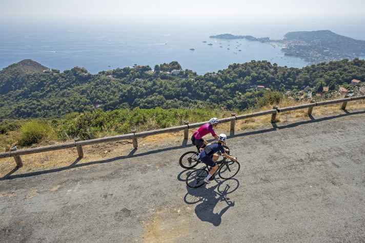 Legendärer Kurventraum in ­ Küstennähe: Die Serpentinen des Col de Turini