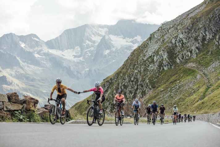 Gemeinsam stark: Radfahrer am Timmelsjoch