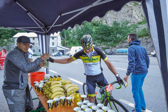 SuperGiro Dolomiti - Die Verpflegungsstelle auf dem Plöckenpass ist Dreh- und Angelpunkt auf der Langstrecke