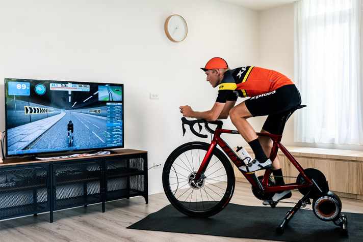 Der Xplova Noza S punktet mit vetretbarer Geräuschkulisse und realistischem Fahrgefühl bei Software wie Zwift und Co.
