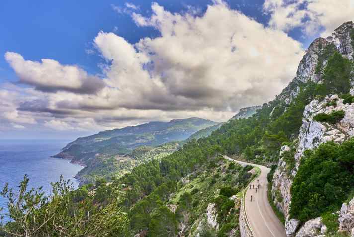 Schönes Mallorca: Hier findet Ende April wieder der berühmte Rennrad-Klassiker Mallorca 312 statt. Zusammen mit Philipps Bike Team und TOUR können noch exklusive Startplätze plus Trainingscamp ergattert werden.