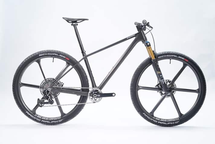 Volle Hütte: Mit dem Bike Ahead The Frame HT - XX SL erhalten Racer ein Traum-Hardtail von der Stange. Los geht’s bei 8499 Euro.