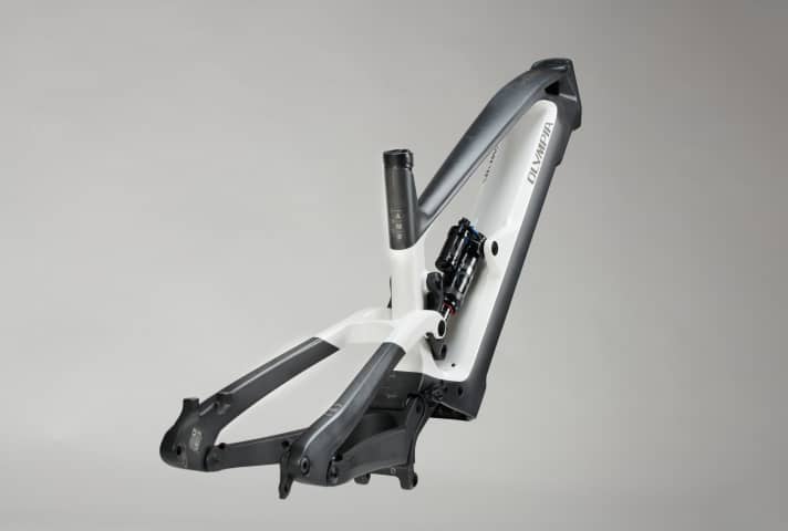 Das Fahrwerk des Olympia Hammer soll stabil im Hub stehen und mit Progressivität glänzen. Doppelte Lager an Hauptdrehpunkt und Horst-Link erhöhen die Langlebigkeit des breiten Hinterbaus mit 157-Millimeter-Superboost-Maß.