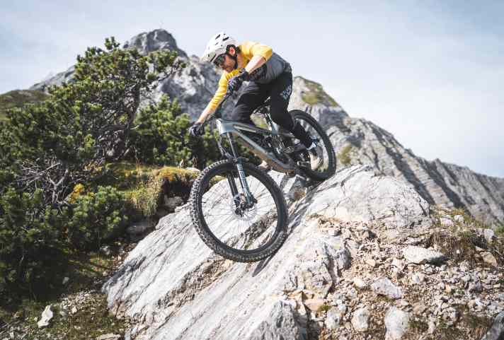 BIKE-Testleiter Peter Nilges auf dem Trek Slash 9.9 X0 AXS T-Type.