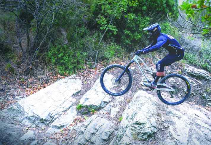   Hier wird das Pole Machine glänzen. Im Komplettbike ist eine Guide RSC montiert, aber bei 180/160 Millimetern Federweg im 29er wird man sie außer vor Kurven wohl kaum brauchen.