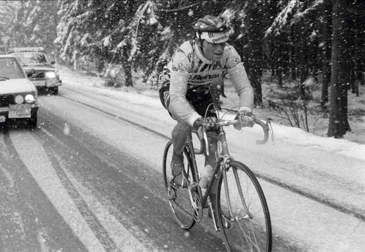 Harter Hund: 1980 gewann Bernard Hinault das Rennen im Schneetreiben; nur 21 von 174 Rennfahrern erreichten das Ziel.