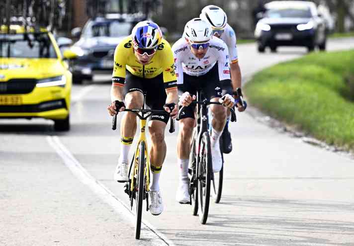 Wout van Aert und Tim Wellens duellierten sich lange Zeit bei Kuurne-Brüssel-Kuurne, letztlich siegte der Visma-Profi vor dem UAE-Kapitän.