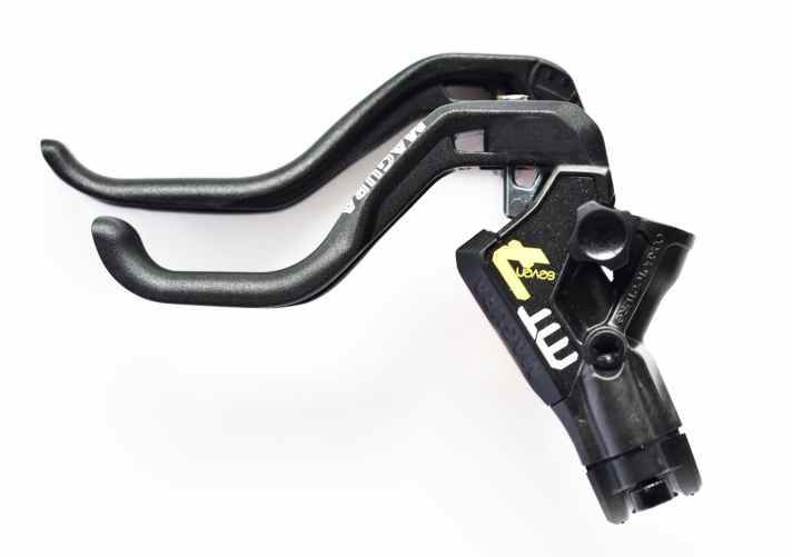   Der Standardhebel und der 1-Finger Hebel im Vergleich: Vor allem die stärkere Krümmung und die geringere Länge fallen auf.