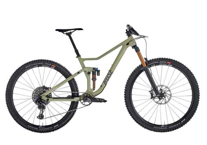   Eins der zwei neuen Bikes im Rose MTB-Segment: das All Mountain <a href="https://www.awin1.com/cread.php?awinmid=11768&awinaffid=471469&clickref=B+Rose+Root+Miller&ued=https%3A%2F%2Fwww.rosebikes.de%2Fsearch%3Fq%3Droot%2Bmiller%26category%255B%255D%3D2&pref1=bike" target="_blank" rel="noopener noreferrer nofollow">Root Miller</a> *.