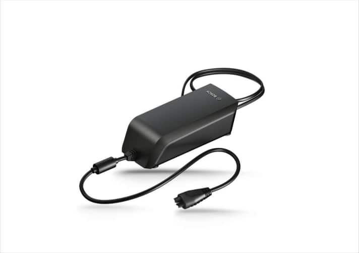 Der Bosch Fast Charger konnte mit 6 Ampere deutlich schneller laden, als das klassische Ladegerät (4 A). Seit der Einführung des Smartsystems gibt es den Schnellader nicht mehr. Doch anscheinend hat Bosch eine Lösung fürs schnelle Laden in Arbeit.