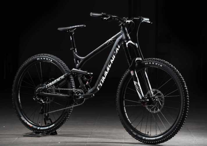   Das Commencal Meta SX V3 bietet eine gute Ausstattung zum fairen Preis – Versender-typisch eben.