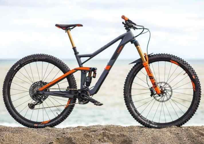   Das neue Cube Stereo 150 29 TM. Das Top-Modell kostet 4499 Euro. Dafür gibts ein Top-Fahrwerk, Super-Gravity-Reifen und eine 1x12-Schaltung. Perfekt für Enduro-Racer.