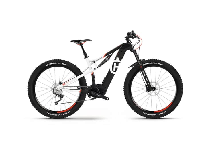   Den Einstieg in die Mountain Cross-Reihe bildet das MC5 für 3999 Euro. Dafür gibt´s eine Suntour Aion-Gabel, Shimanos Steps E8000-Antrieb und eine SLX-Schaltgruppe.