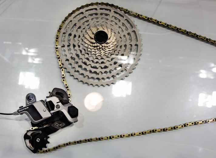   Mit der ersten serienmäßigen, hydraulischen 13-fach Schaltung und einer Gangspreizung von 520 % greift Rotor die Schaltungen der Konkurrenz an.