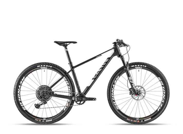   Für 2700 Euro bekommt man beim Exceed CF SL 7.0 bereits Carbon-Laufräder, Sram 12fach-Antrieb und eine SID Select-Gabel.