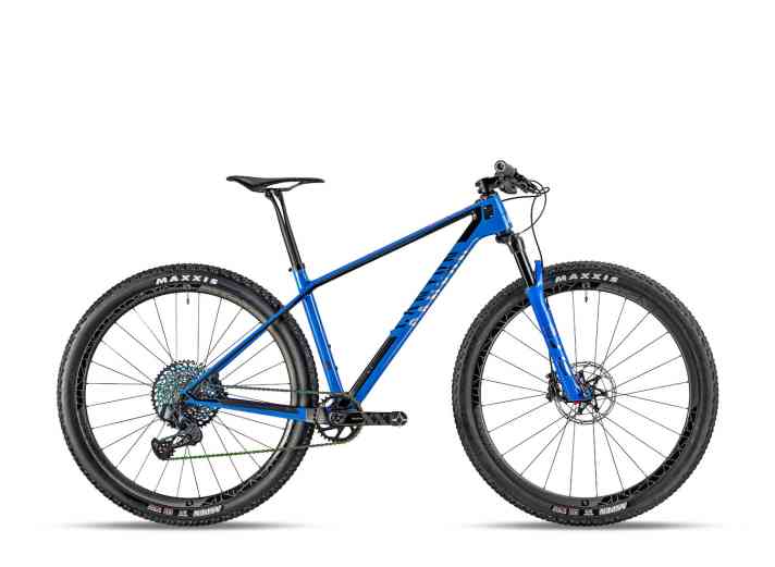   Noch einmal 1000 Euro mehr (6000 Euro) muss man für die blaue Race LTD-Version des Exceed CF SLX hinlegen, um elektronisch und kabellos zu schalten.