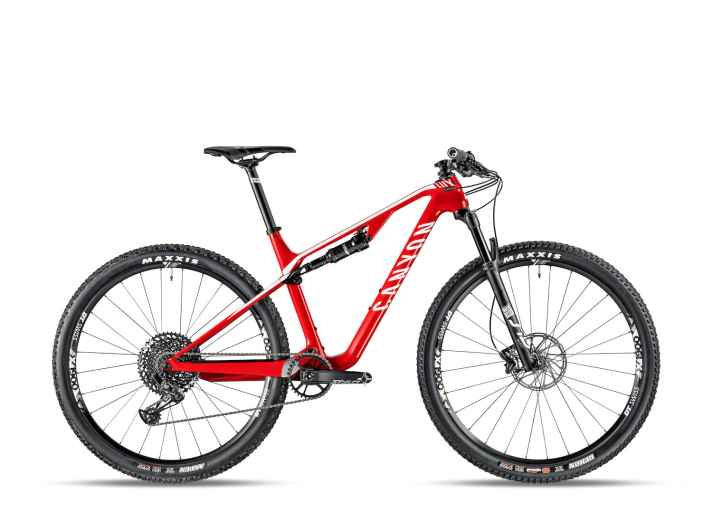   Das Lux CF SL 6.0 für 2899 Euro markiert den Einstieg in die Modellreihe. Unterschied zum 2018er 6.0 Pro Race, das 300 Euro günstiger war: eine Rockshox SID Selct statt einer Reba und kein Gripshift-Schalthebel mehr.
