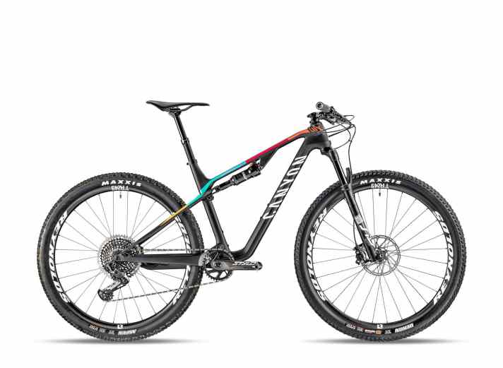   4199 Euro kostet das Lux CF SL 8.0: Dafür gibt's Carbon-Laufräder von Reynolds, eine Carbon-Kurbel und ein Rockshox-Fahrwerk mit 110-mm-Gabel.