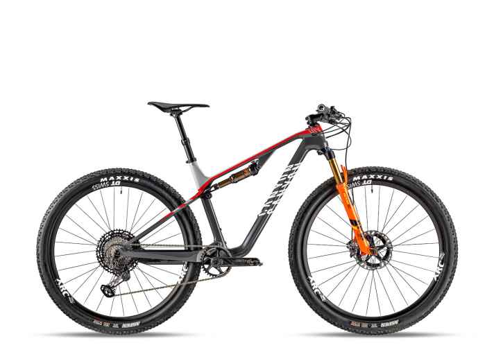   Die Corendon-Circus-Edition, die auch Mathieu van der Poel fährt, ist das Lux CF SLX 9.0 Team für 6499 Euro.