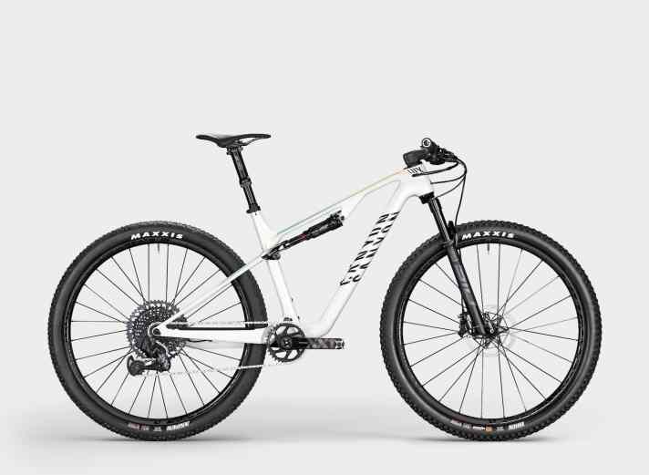   Das Ende der Lux-Familie: Das CF SLX 9 in der LTD-Version für stolze 7000 Euro und allem, was leicht und teuer ist.