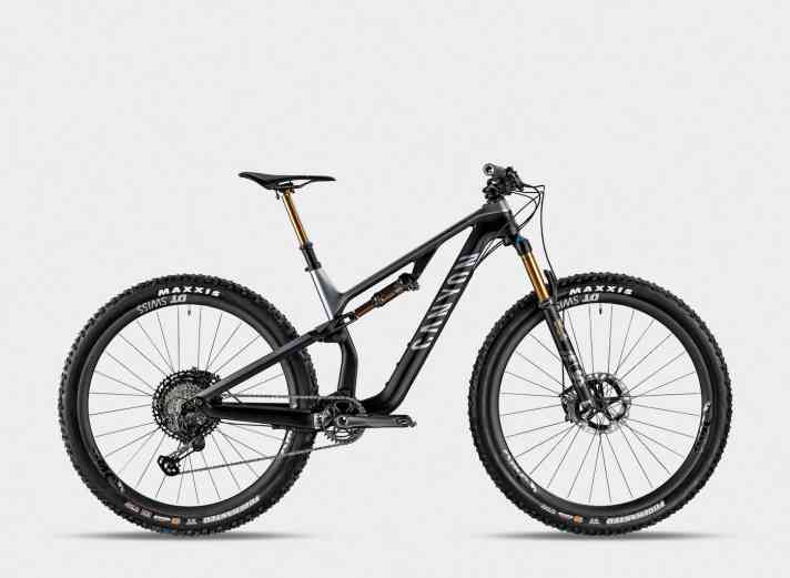   Die Unlimited-Version des Neuron CF kostet stolze 5600 Euro. Shimano XTR-Bremsen und der 1x12-Antrieb der Japaner, Carbon-Laufräder von DT Swiss, eine Fox 34 Factory und Carbon-Anbauteile lassen das Gewicht auf 12,12 kg schmelzen. 