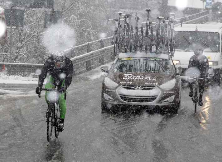2013 wurde Mailand-San Remo um rund 50 Kilometer verkürzt, weil Schnee und Eis die Überquerung des Passo del Turchino unmöglich machten. Busse standen in Ovada bereit, sammelten die Fahrer ein und entließen sie in Varazza an der ligurischen Küste, wo das Rennen wieder aufgenommen wurde. Am Ende siegte Gerald Ciolek.
