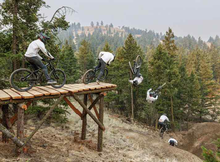 Fuß auf den Boden, Kinn auf die Brust: Tom van Steenbergen kippt im Foot-Plant-Frontflip über den Drop. Zu sehen in „Wild West 2“.