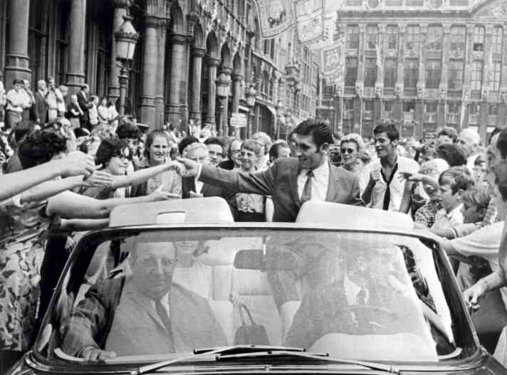 Volksheld - Nach seinem ersten Tour-Sieg 1969 wird Eddy Merckx in Brüssel begeistert empfangen