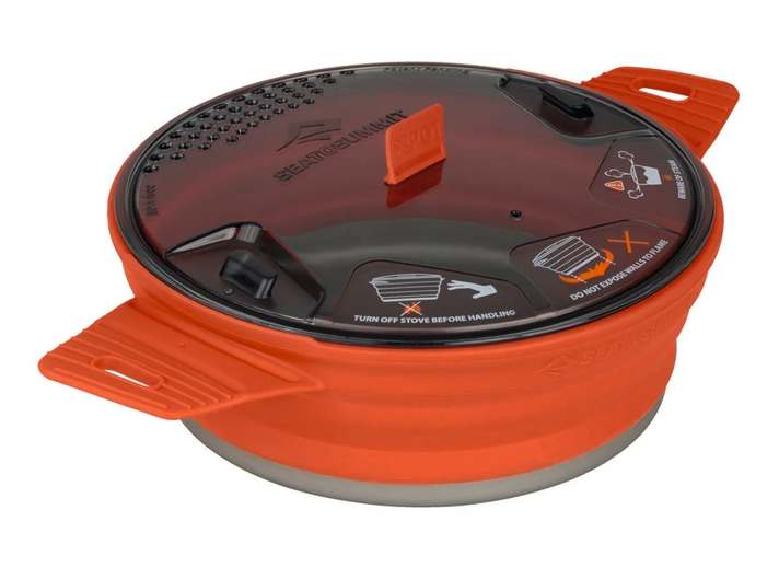 Falt-Töpfe, wie der Sea To Summit X-Pot sparen im Vergleich zu klassischen Aluminium-Töpfen einiges an Platz und sind beim Bikepacking deshalb Gold wert.