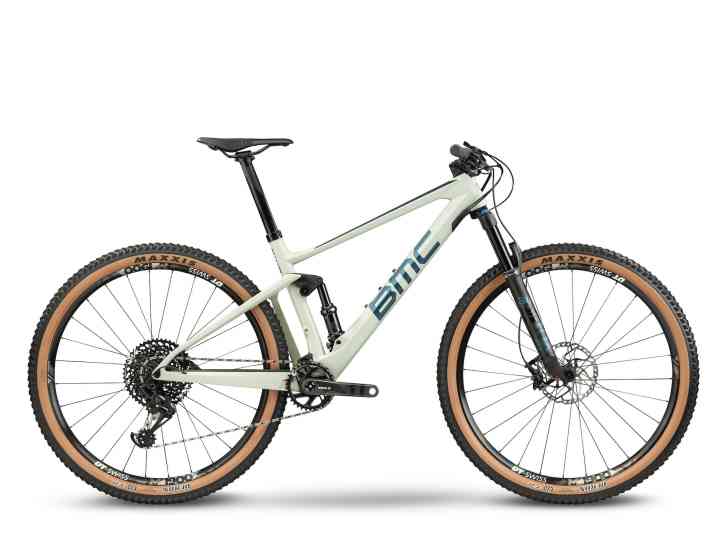   Das günstigere BMC Fourstroke 01 LT Two mit cremefarbenem Rahmen kostet 5999 Euro.