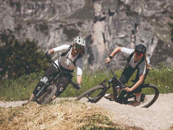 Bikerinnen sind von einer Blasenentzündung häufiger betroffen als ihre männlichen Sportskollegen.