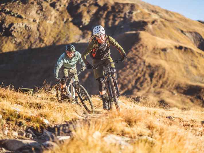 Sportlich-straff, oder potent und abfahrtsstark? Mit Federwegen zwischen 120 und 150 Millimetern und verschiedensten Geometrieansätzen deckt diese Trailbike-Testgruppe ein extrem breites Einsatzspektrum ab.