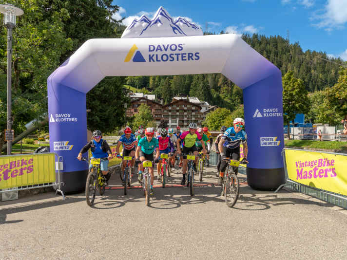 Nach zwei Tagen Höllenwetter endlich Sonne! Der dritte Festival-Tag war die reinste Wonne und wurde vom Cross Country-Rennen auf der Original-EM-Strecke von 1993 gekrönt.