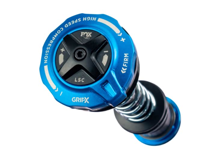 Grip X löst Fit 4 ab als Premium-Dämpfung mit simpler Verstelllogik. Schließt man die blaue HSC-Verstellung komplett, gelangt man in den Plattform-Modus. Diese Dämpfung arbeitet auch in der neuen Marzocchi Super Z, allerdings ist hier der Drehknopf schwarz.