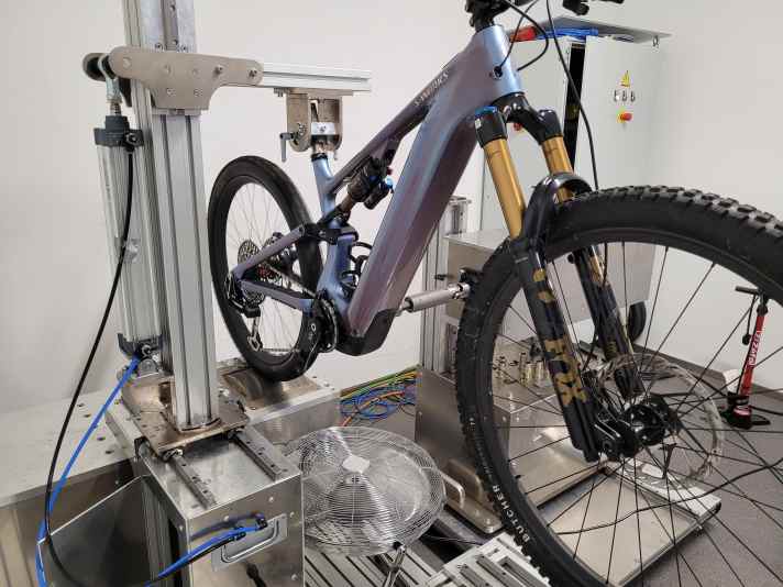 Auf dem Motorenprüfstand von PT-Labs musste der eigene Specialized-Motor Farbe bekennen.
