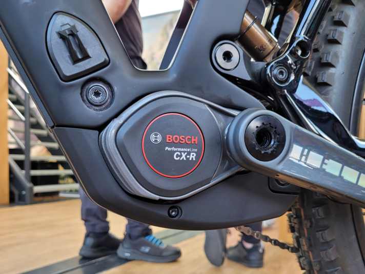 Der neue Bosch Performance CX-R soll 2,7 Kilo wiegen. Eine Titanachse spart 100 Gramm gegenüber dem klassischen CX.