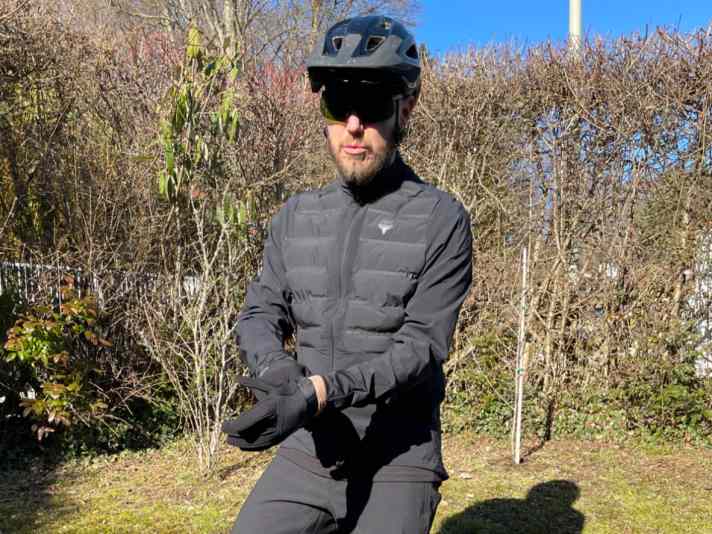 Warme Isolation, wo es sein muss. Trägt sich prima auch bei weit unter 10 Grad.